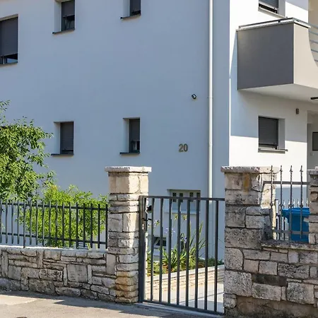 Appartement Tino With Free Parking Pula
