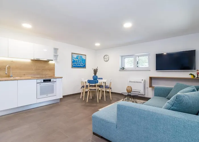 Tino With Free Parking 아파트