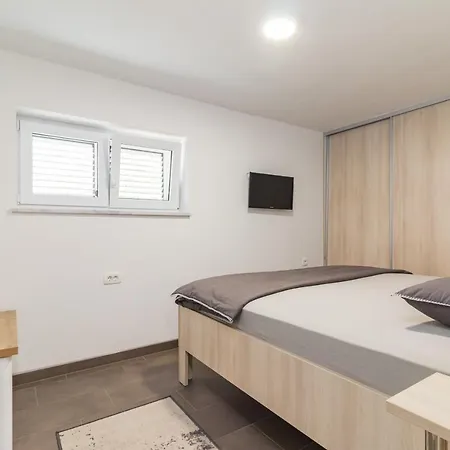 Apartman Tino With Free Parking Póla