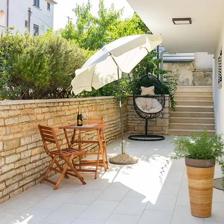 Tino With Free Parking Appartement Pula