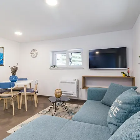 Appartement Tino With Free Parking Pula